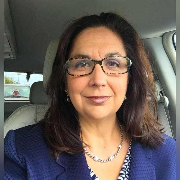 Meet your Posher, Jennifer - Picture 1 of 1